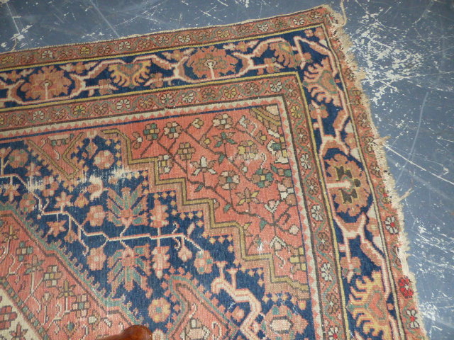 AN ANTIQUE PERSIAN MALAYER RUG. 195 x 130cms. - Image 7 of 8