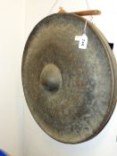 A LARGE BRASS GONG AND MALLET. Dia.63cms.