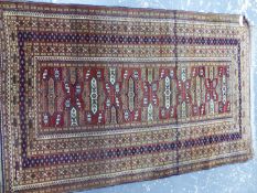 AN ANTIQUE TURKOMAN RUG. 165 x 105cms.