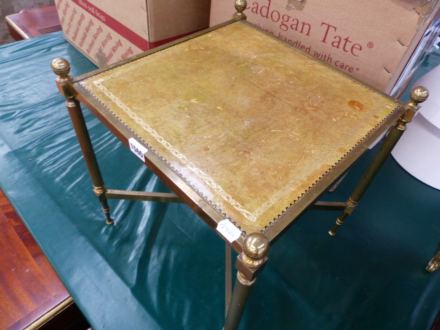 A PAIR OF BRASS REGENCY STYLE END TABLES, EACH WITH LEATHER INSET TOP. 40 x 40 x H.42cms. - Image 5 of 5