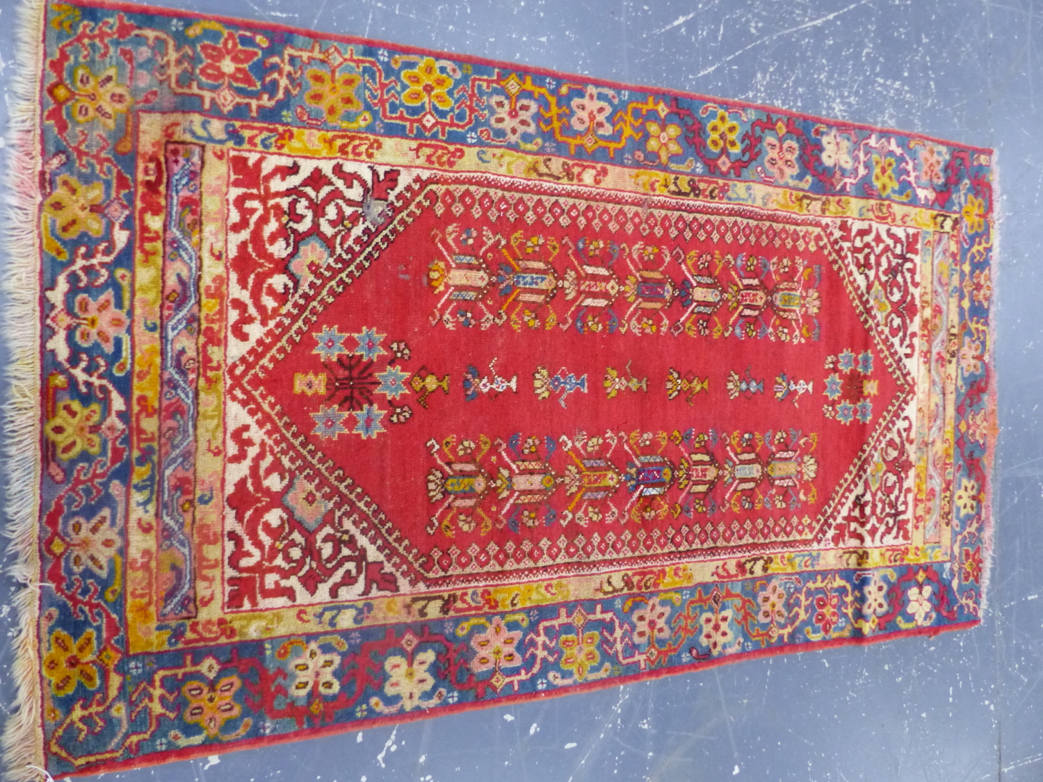 AN ANTIQUE TRUKISH ANATOLIAN RUG. 212 x 120cms.