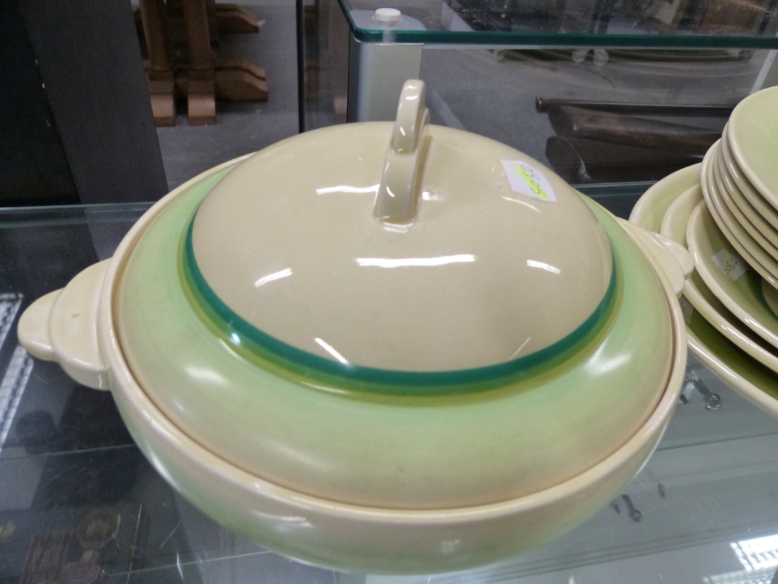 A CLARICE CLIFF NEWPORT POTTERY SIXTEEN PIECED PART DINNER SERVICE, EACH RIM BORDERED IN GREENS - Image 3 of 11