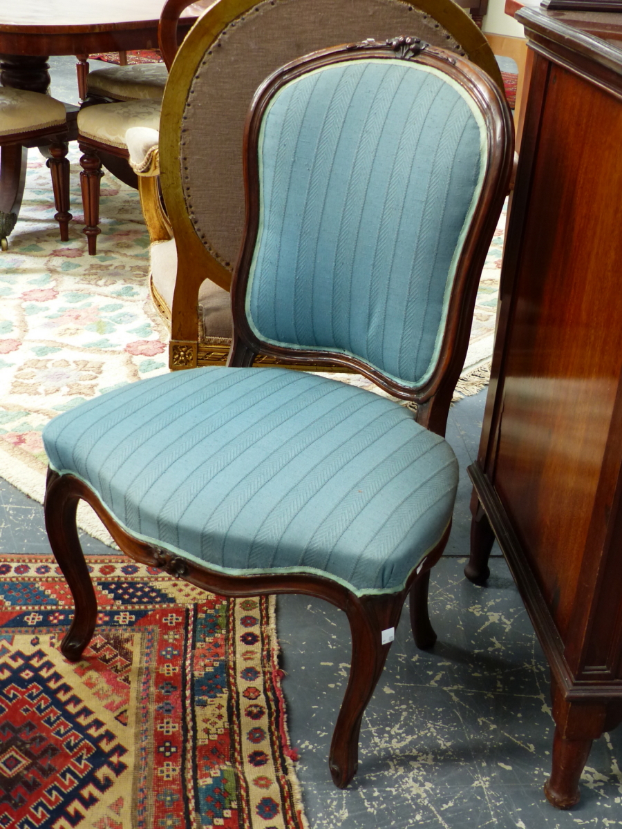 TWO SIMILAR FRENCH WALNUT SALON SIDE CHAIRS WITH CARVED SHOW FRAMES ON CABRIOLE LEGS. (2) - Image 2 of 12