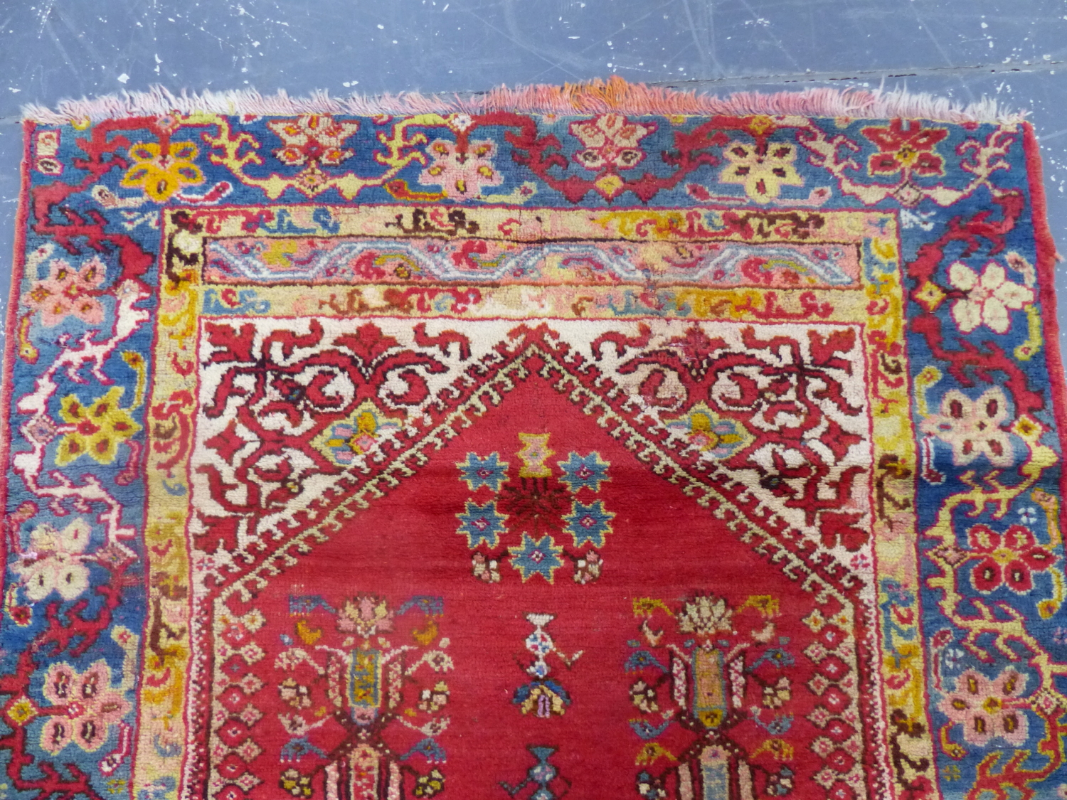 AN ANTIQUE TRUKISH ANATOLIAN RUG. 212 x 120cms. - Image 5 of 6