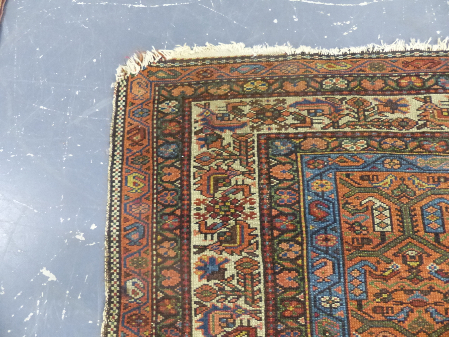 AN ANTIQUE PERSIAN TRIBAL RUG. 200 x 126cms. - Image 8 of 9