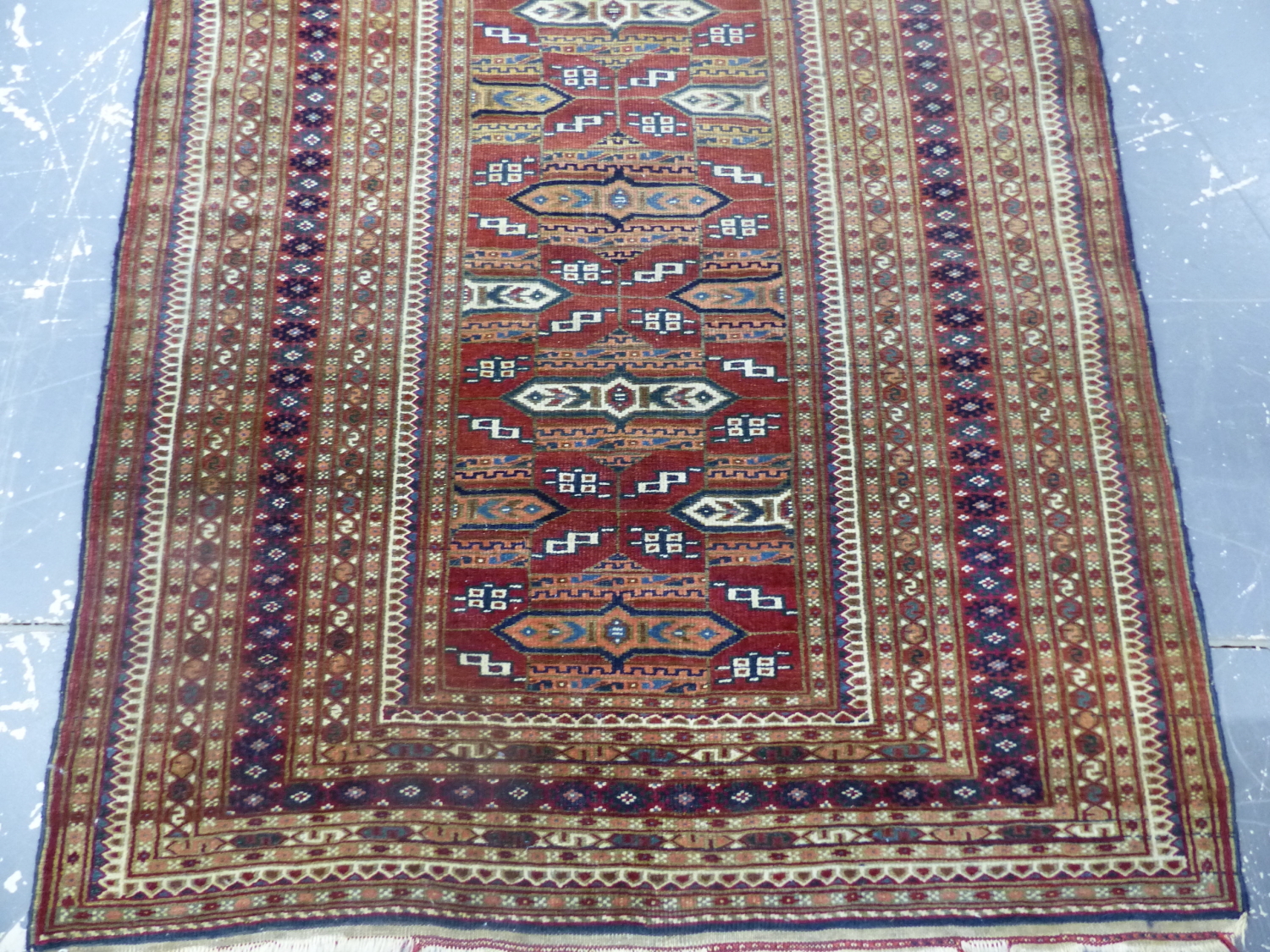 AN ANTIQUE TURKOMAN RUG. 165 x 105cms. - Image 2 of 5