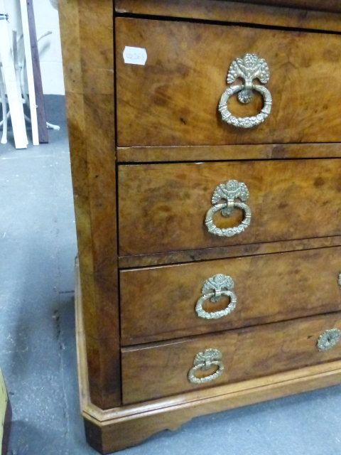 A 19th.C.FRENCH WALNUT CHEST OF FOUR LONG DRAWERS WITH GILT BRASS HANDLES, ON SHAPED PLINTH BASE. - Image 4 of 8