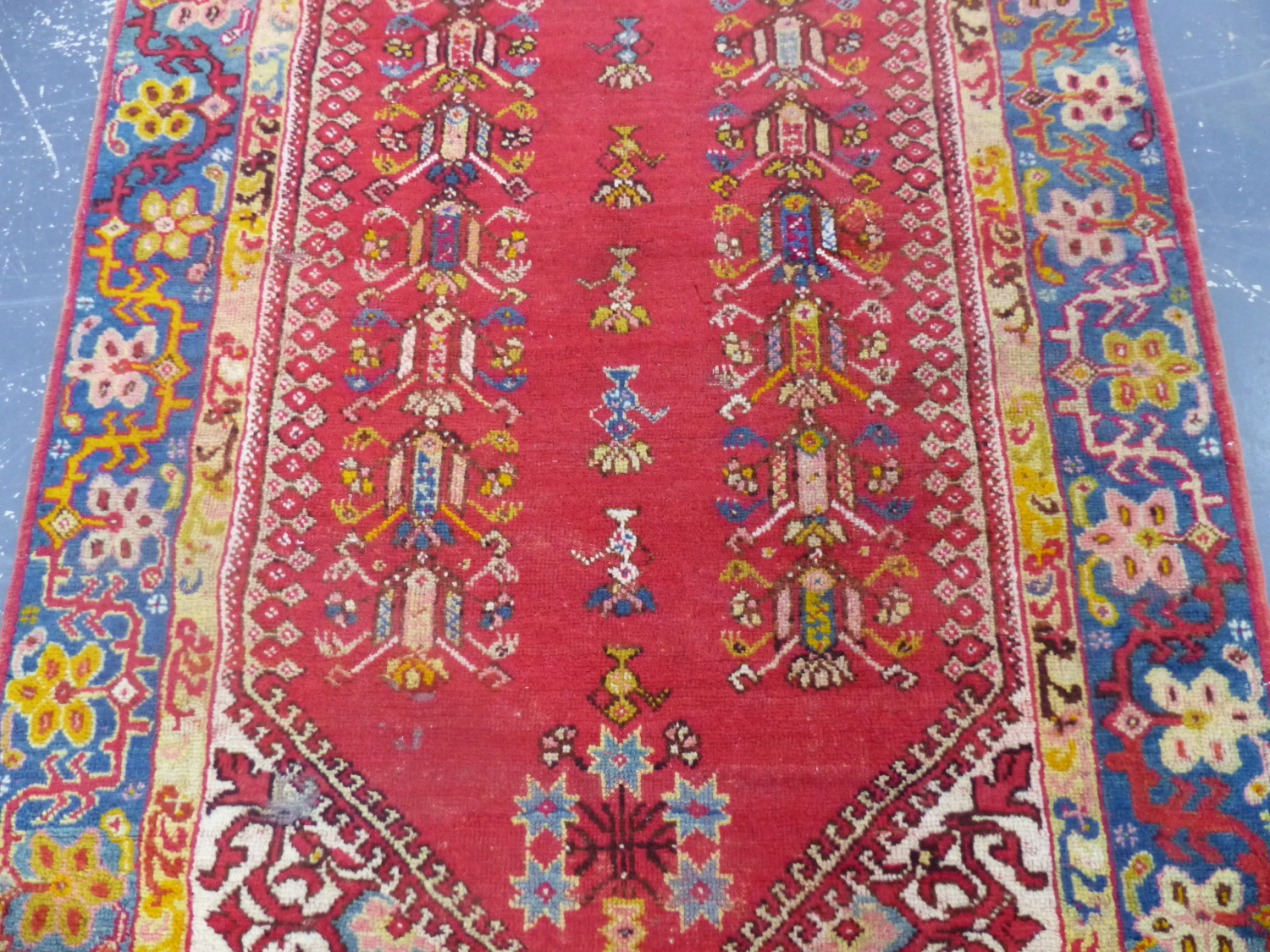 AN ANTIQUE TRUKISH ANATOLIAN RUG. 212 x 120cms. - Image 3 of 6