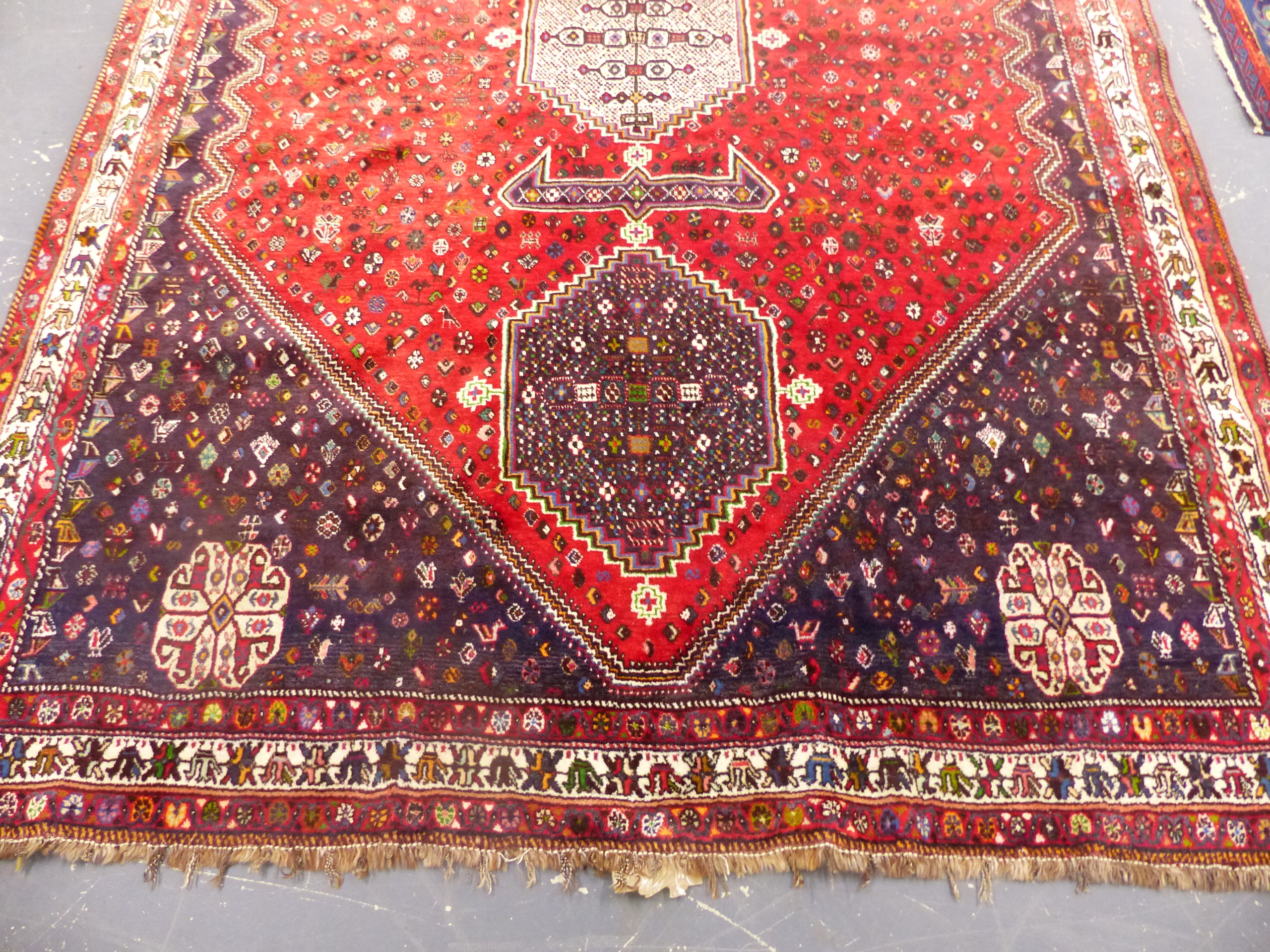 A PERSIAN SHIRAZ CARPET. 310 x 230cms. - Image 2 of 10