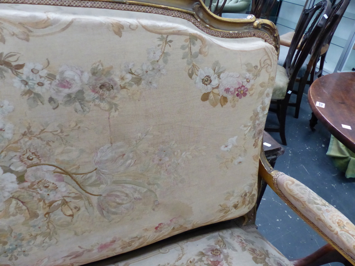 A LOUIS XV STYLE GILT WOOD SETTEE UPHOLSTERED IN MACHINE WOVEN AUBUSSON TASTE FLORAL TAPESTRY AND ON - Image 10 of 12