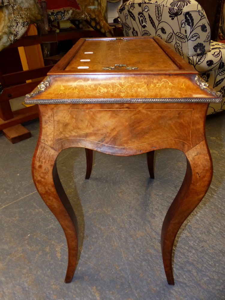 A 19th.C.WALNUT AND MARQUETRY INLAID JARDINIERE TABLE ON TALL SLENDER SHAPED LEGS. 61 x 40 x 76cms. - Image 3 of 7