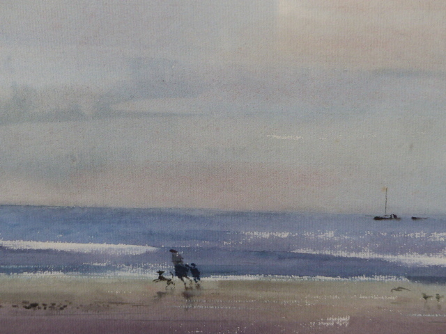 LESLIE WORTH. (1923-2009) ARR. THE SHORE, SIGNED WATERCOLOUR WITH GALLERY LABEL VERSO. 27 x 39cms. - Image 2 of 6