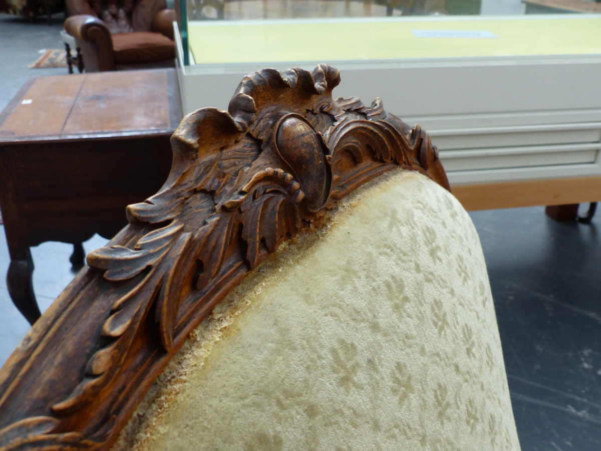 A PAIR OF FRENCH LOUIS XV STYLE CARVED OAK SALON ARM CHAIRS. - Image 3 of 7