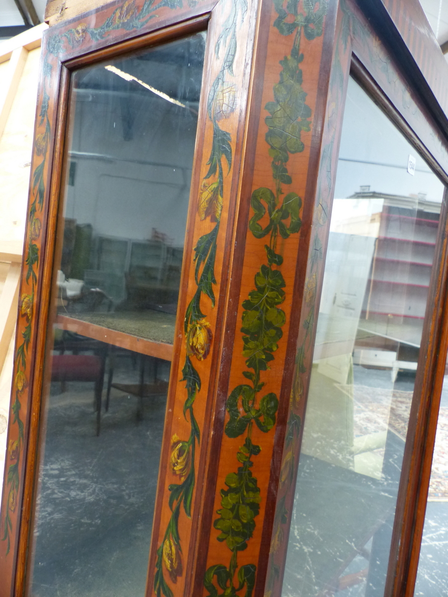 A 19th.C.FRENCH SATINWOOD TALL DISPLAY CABINET WITH HAND PAINTED FLORAL DECORATION. 73 x 34 x H. - Image 7 of 11