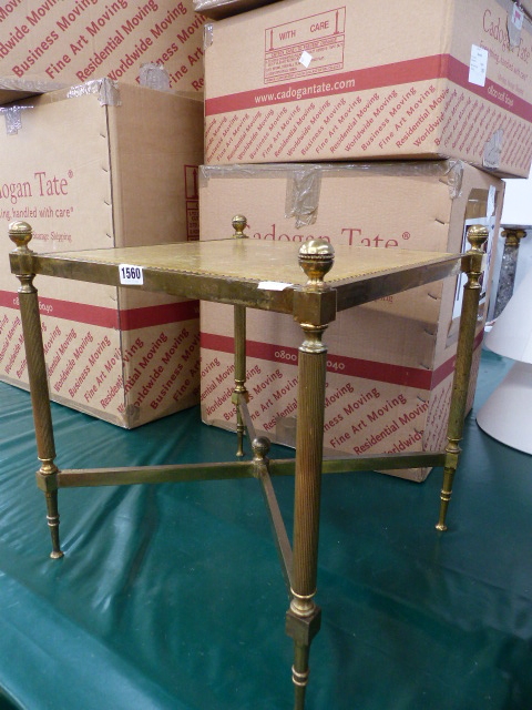 A PAIR OF BRASS REGENCY STYLE END TABLES, EACH WITH LEATHER INSET TOP. 40 x 40 x H.42cms. - Image 4 of 5