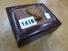 A BOX OF RED AND WHITE BONE COUNTERS, THE HINGED LID MOUNTED WITH A SNAKE'S HEAD, THE BOX. W 11cms