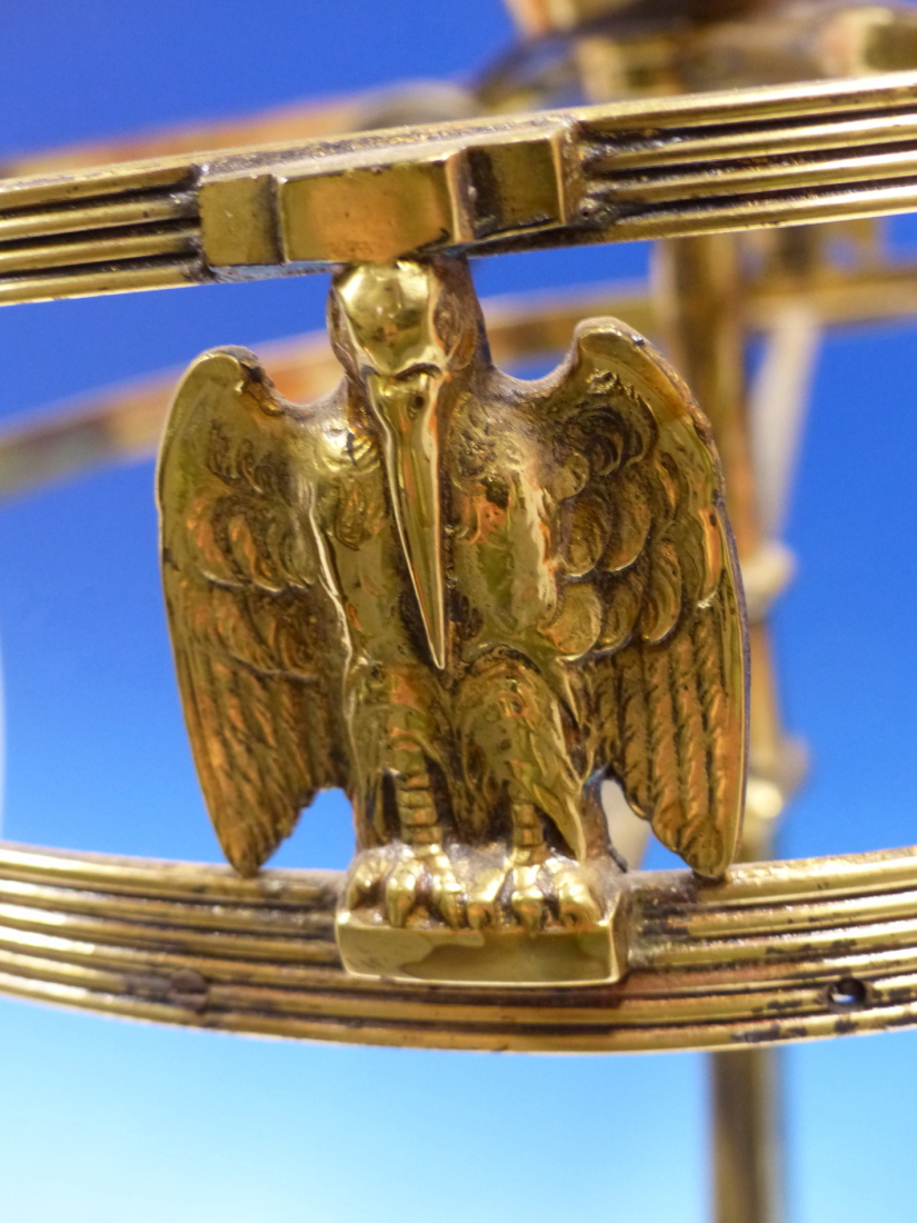 AN ART DECO BRASS TABLE LAMP WITH INTEGRAL CIRCULAR SHADE SUPPORT FEATURING FOUR PELICANS BETWEEN - Image 11 of 13