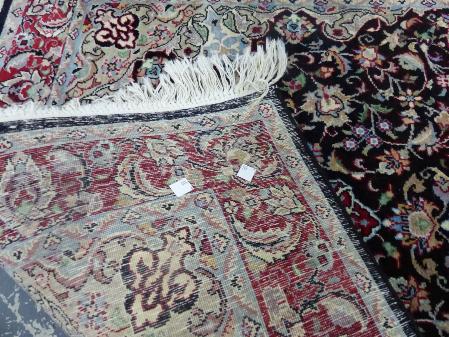 AN ORIENTAL RUG OF CLASSIC PERSIAN DESIGN. 175 x 95cms. - Image 6 of 6
