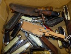 A BOX OF TWENTY SIX FOLDING POCKET KNIVES AND THREE SHEATH KNIVES.