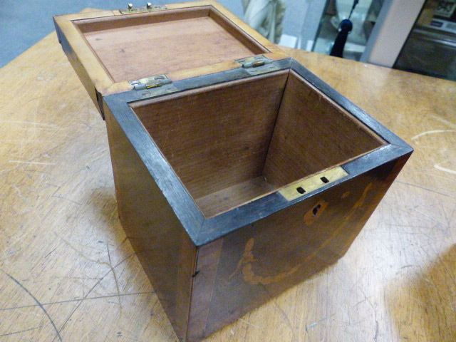 A GEORGE III SINGLE COMPARTMENT TEA CADDY. W 13cms. A YEW WOOD INLAID ROSEWOOD WORK BOX. W 29cms. - Image 4 of 5