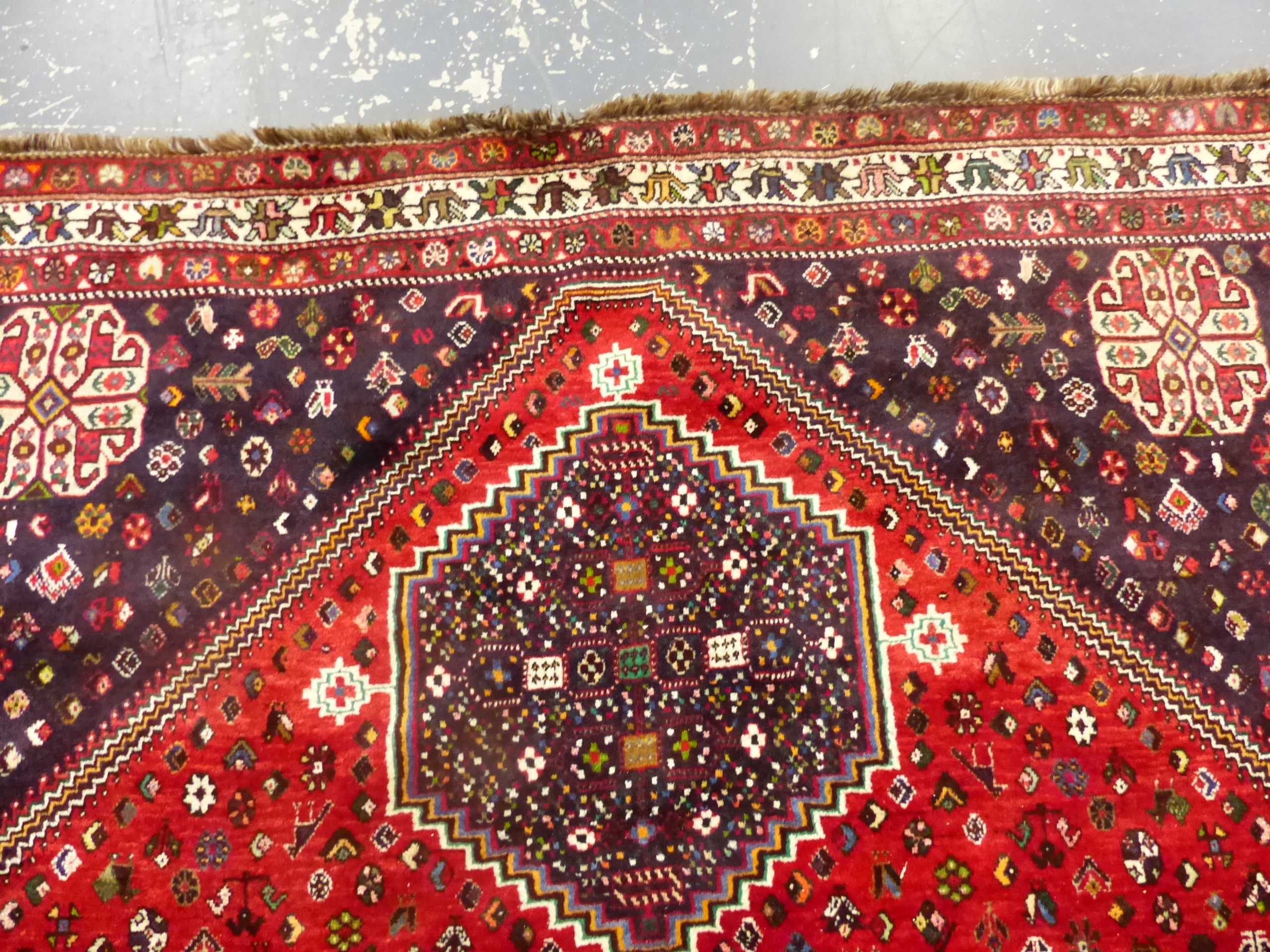 A PERSIAN SHIRAZ CARPET. 310 x 230cms. - Image 8 of 10