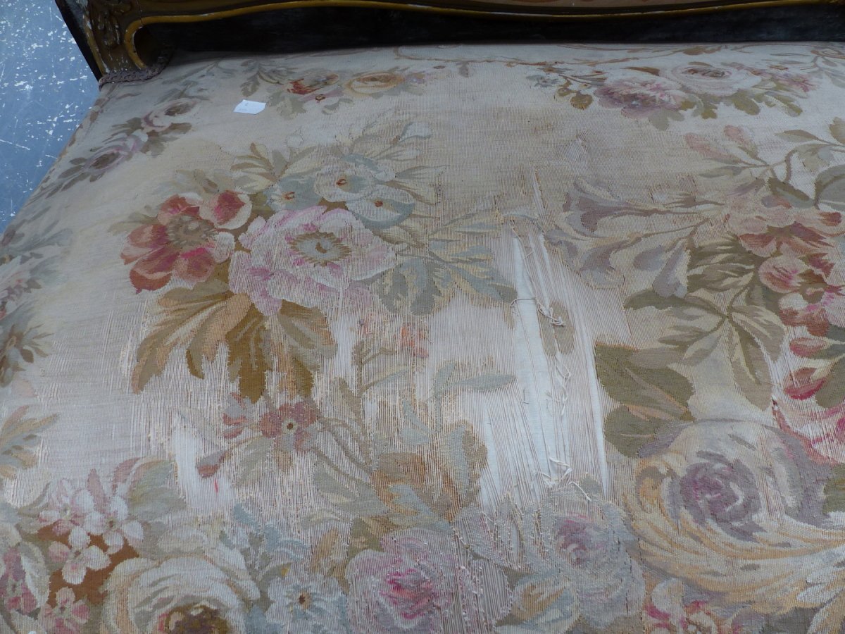 A LOUIS XV STYLE GILT WOOD SETTEE UPHOLSTERED IN MACHINE WOVEN AUBUSSON TASTE FLORAL TAPESTRY AND ON - Image 11 of 12