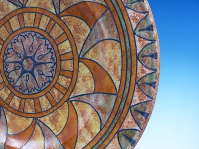 A BURGESS AND LEIGH DISH DESIGNED BY CHARLOTTE RHEAD WITH OCHRE, ORANGE AND GREY GEOMETRIC - Image 5 of 11