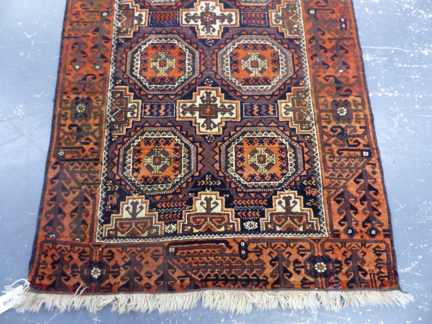 AN ANTIQUE BELOUCH RUG. 167 x 90cms. - Image 2 of 5