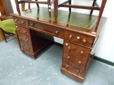 A VICTORIAN MAHOGANY PEDESTAL DESK, THE LEATHER INSET TOP OVER THREE APRON DRAWERS, THREE FURTHER