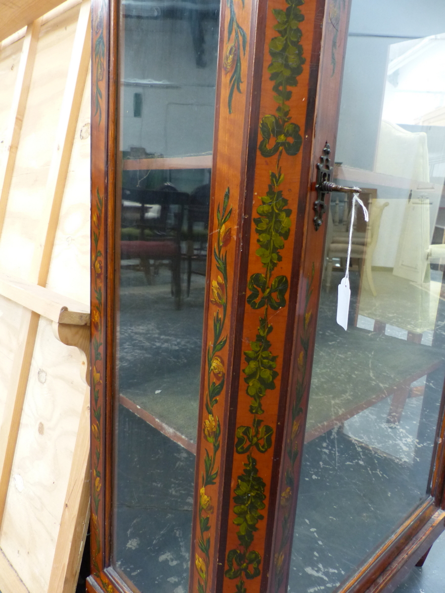 A 19th.C.FRENCH SATINWOOD TALL DISPLAY CABINET WITH HAND PAINTED FLORAL DECORATION. 73 x 34 x H. - Image 6 of 11