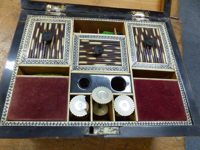 AN INDIAN PORCUPINE QUILL WORK BOX, THE SANDAL WOOD LINED INTERIOR WITH FITTED LIFT OUT TRAY. W 21. - Image 2 of 10