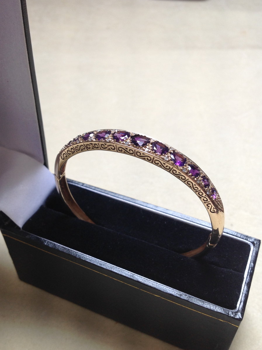 A 9ct GOLD AMETHYST AND DIAMOND CARVED HINGED BANGLE COMPLETE WITH FIGURE OF EIGHT SAFETY CLASP, - Image 3 of 14