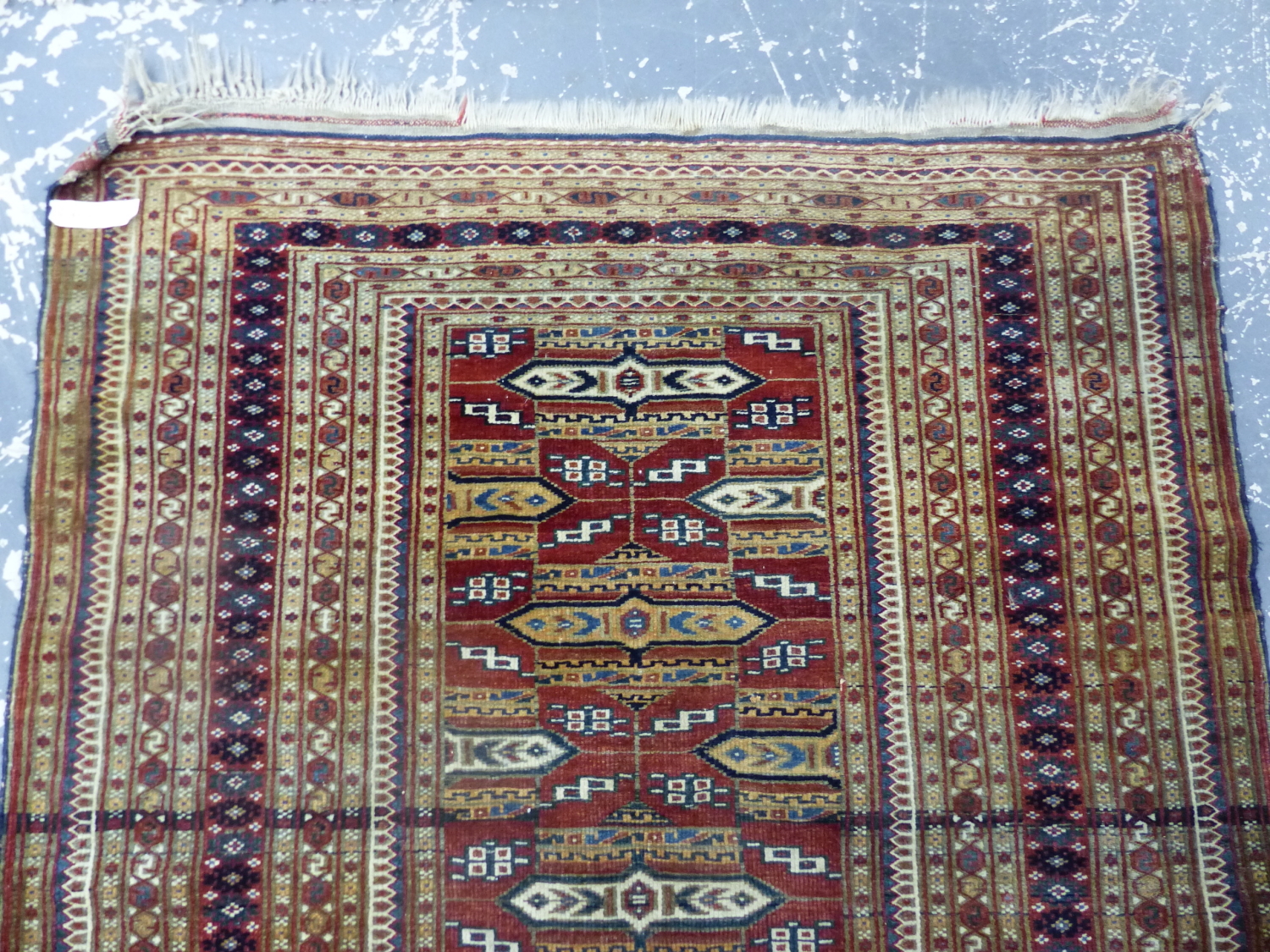 AN ANTIQUE TURKOMAN RUG. 165 x 105cms. - Image 4 of 5