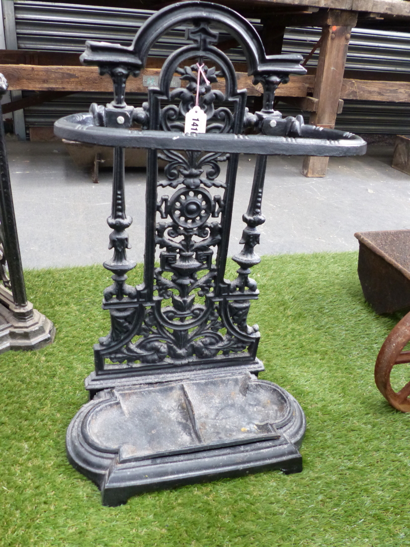 A CAST IRON STICK STAND, THE ROUND ARCH FLORAL BACK PANEL ABOVE REMOVABLE TWO COMPARTMENTAL TRAY. - Image 2 of 5