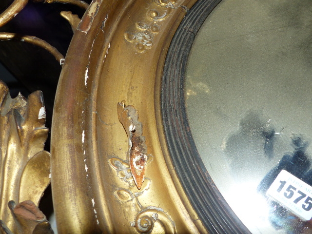 AN EARLY 19th.C.CARVED GILTWOOD CONVEX MIRROR WITH ENTWINED DOLPHIN CREST AND FLANKING PAIRS OF - Image 6 of 19