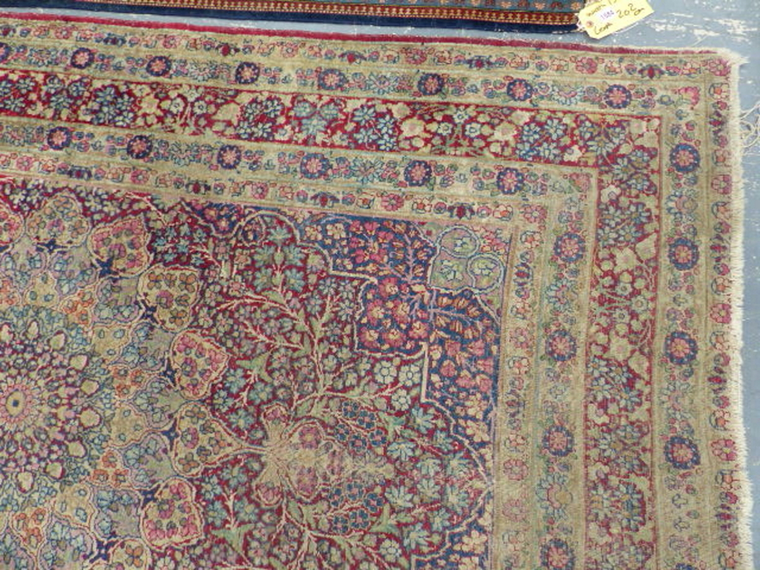 AN ANTIQUE PERSIAN KIRMAN RUG. 239 x 151cms. - Image 4 of 8