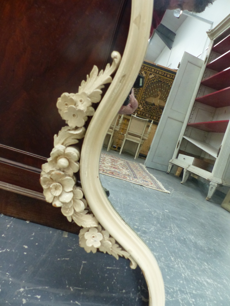 AN ANTIQUE SHAPED FRAME WALL MIRROR WITH CARVED CREST. 96 x 82cms. - Image 3 of 7