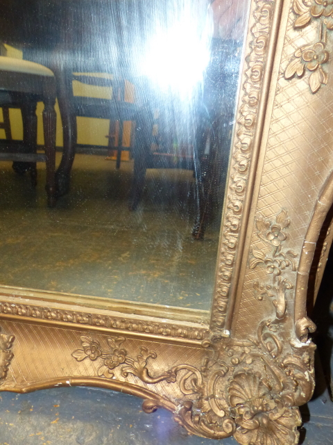 A VICTORIAN GILT GESSO FRAMED WALL MIRROR. 76 x 102cms. - Image 5 of 6