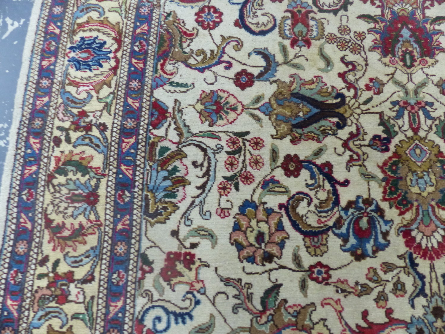 A PERSIAN TABRIZ CARPET. 315 x 200cms. - Image 7 of 14