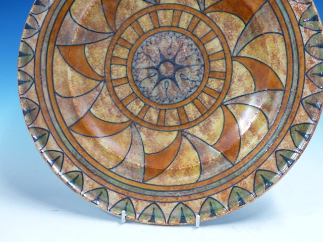 A BURGESS AND LEIGH DISH DESIGNED BY CHARLOTTE RHEAD WITH OCHRE, ORANGE AND GREY GEOMETRIC - Image 4 of 11