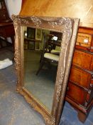 A VICTORIAN GILT GESSO FRAMED WALL MIRROR. 76 x 102cms.