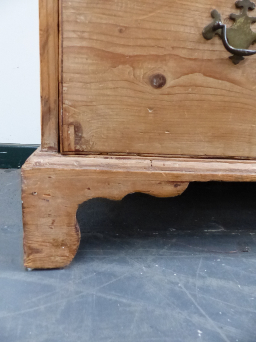 A VICTORIAN PINE CHEST OF TWO SHORT AND TWO LONG DEEP DRAWERS ON BRACKET FEET. 94 x 45 x H.85cms. - Image 6 of 6