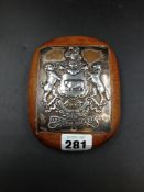 A RARE GEORGIAN PERIOD OXFORD MILITIA CROSS BELT BADGE . SHEFFIELD PLATE AND APPLIED SILVER ARMS