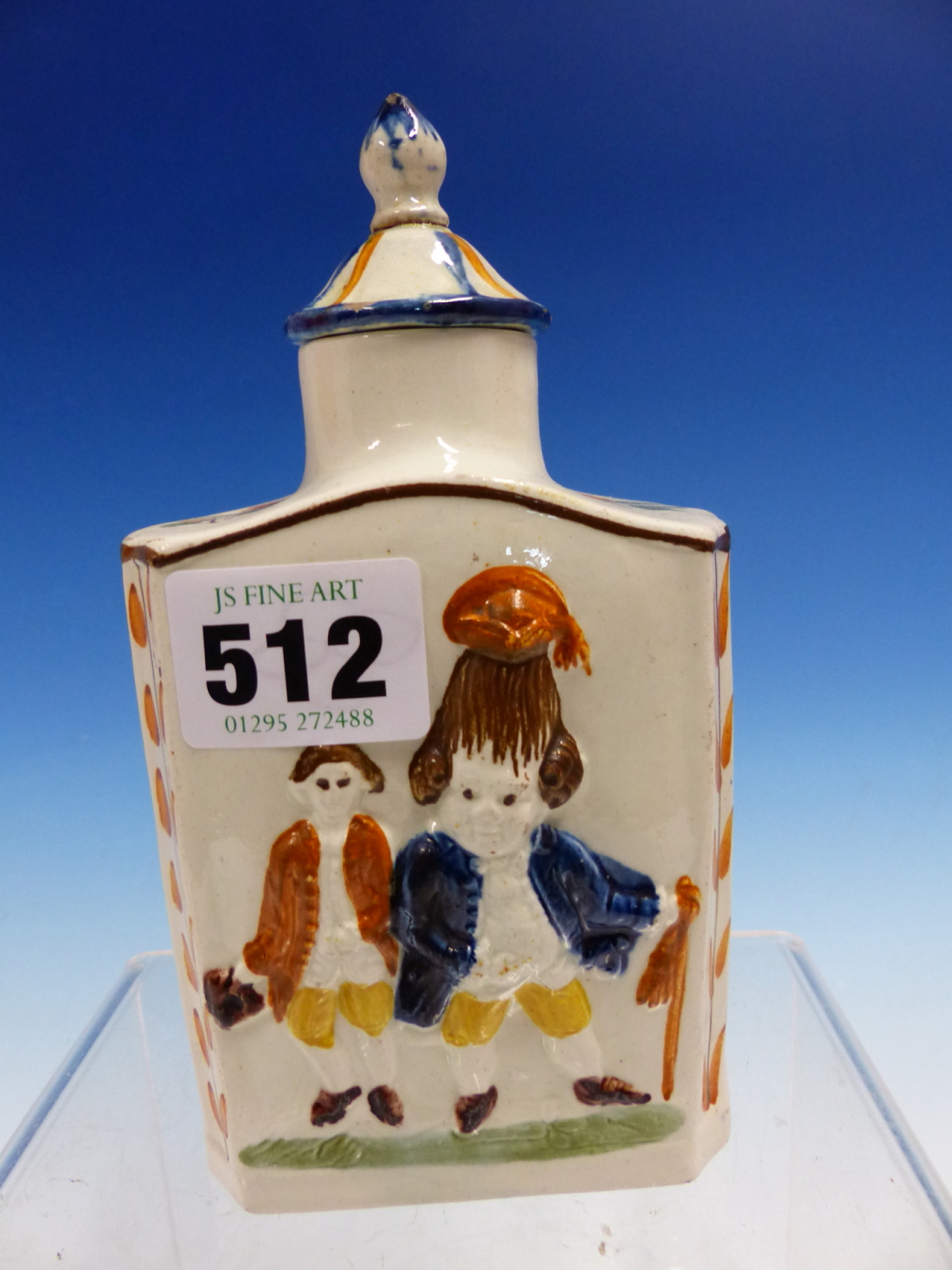 A GEORGE III PRATTWARE TEA CADDY AND COVER MOULDED IN RELIEF AND PAINTED WITH FIGURES OF MACARONI - Image 6 of 10