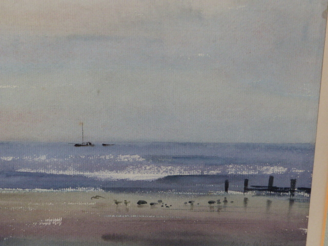 LESLIE WORTH. (1923-2009) ARR. THE SHORE, SIGNED WATERCOLOUR WITH GALLERY LABEL VERSO. 27 x 39cms. - Image 3 of 6