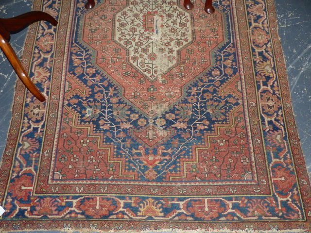 AN ANTIQUE PERSIAN MALAYER RUG. 195 x 130cms. - Image 2 of 8