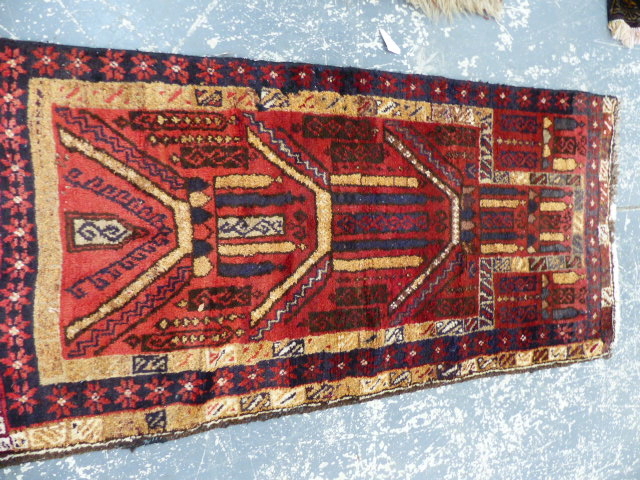 AN AFGHAN TRIBAL PRAYER RUG. 150 x 72cms TOGETHER WITH AN UNUSUAL BAG FACE. 115 x 98cms. (2) - Image 5 of 10