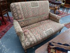 A VINTAGE VICTORIAN STYLE SETTEE WITH KELIM UPHOLSTERY ON TURNED FORELEGS. W.154cms.