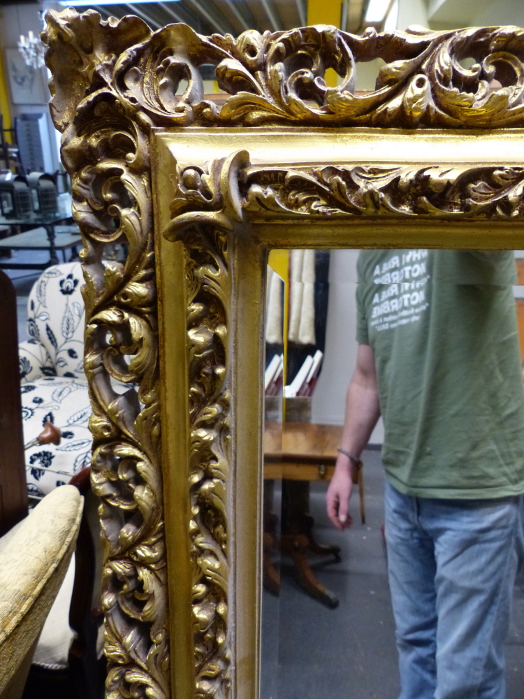 A BEVELLED GLASS RECTANGULAR MIRROR IN GILT GESSO PIERCED FOLIATE FRAME, OVERALL. 149 x 118cms. - Image 4 of 5