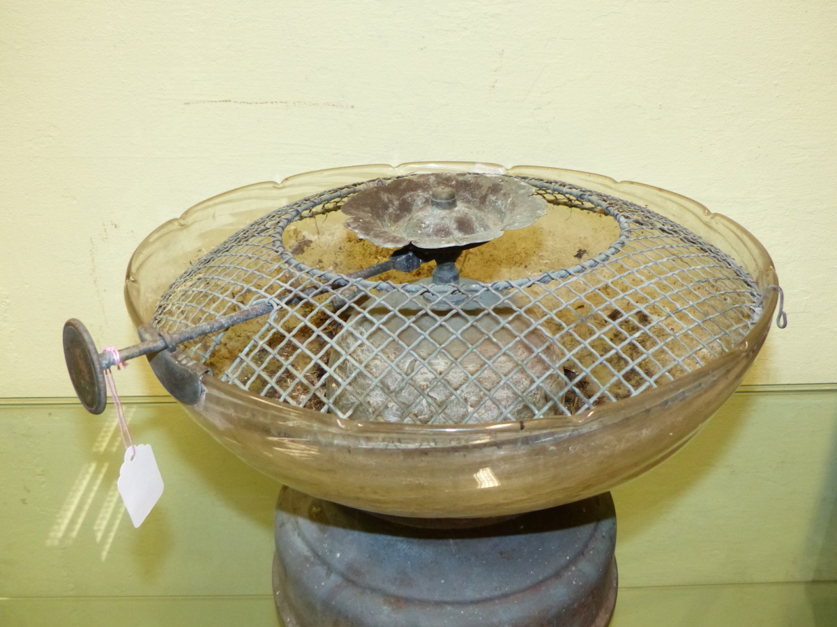 AN ELECTROPLATE AND GLASS PARLOUR FOUNTAIN, PATENT NUMBER 19860, A PRESSURE CHAMBER WITHIN THE METAL - Image 3 of 20